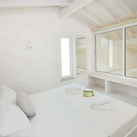 Sleeps 4 Air Con Wifi *