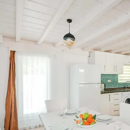 Sleeps 4 Air Con Wifi Bitez